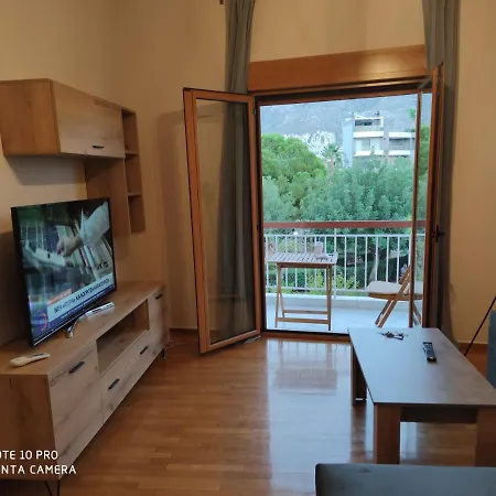 Διαμερίσματα 80 Τμήμα Με 2 Κρεβατοκάμαρες Πλήρως Ανακαινισμένο Σε Υπέροχη Τοποθεσία. Πολυ Κοντά Σε Παραλιες , Μέσα Μαζικής Μεταφοράς, Μπαρ Και Εστιατόρια 雅典 Exterior photo